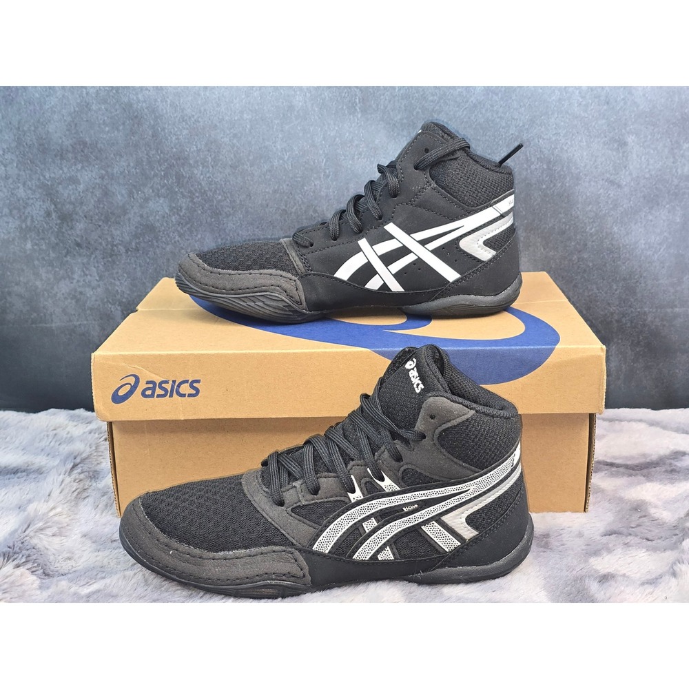 NWB Asics Snapdown 4 GS Black White Wrestling Shoes Kids Size 3